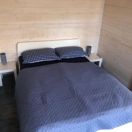 Womocamp Holzhuette 1 Hotel Saulkrasti Buitenkant foto